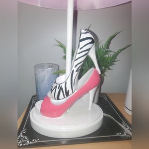 Lady's high heel shoe novelty lamp